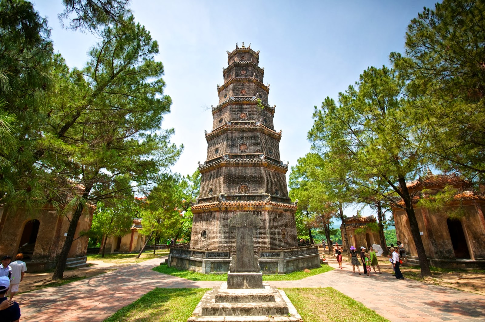 Huế có số lượng chùa nhiều nhất so với bất kỳ địa phương nào trên lãnh thổ Việt Nam. 